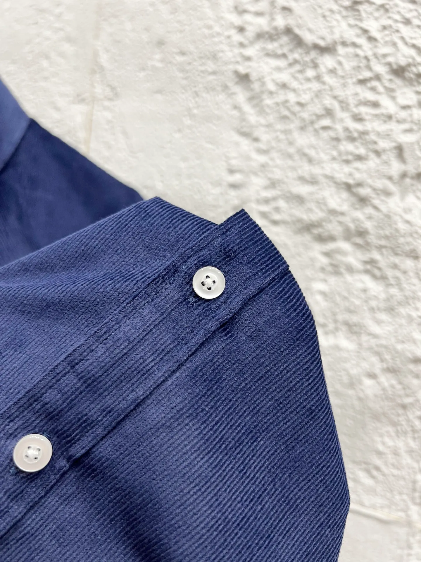 P230 Style number: T60 pure cotton corduroy shirt, black, navy, white, khaki, four colors Size: M (110-125 pounds) L (125-140 pounds) XL (140-155 pounds) 2XL (155-170 pounds) Color: Navy blue